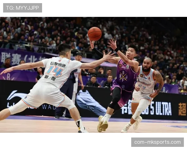 广州队伯顿21+9+2全面表现 外援与本土球员攻防配合渐入佳境